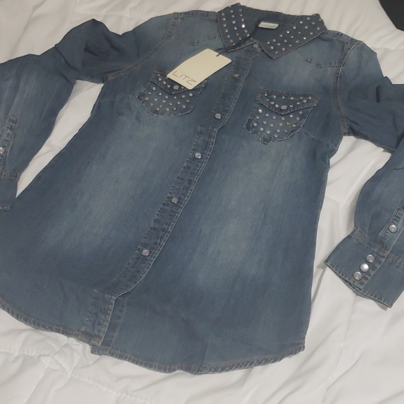 New boutique Denim shirt - Picture 2 of 13